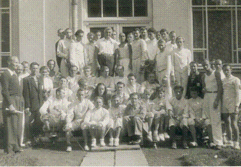 Fot. 28. Uczestnicy obozu szkoleniowego w Zakopanem w lipcu 1950 r. Siedzą w pierwszym rzędzie: Bogdan Chwalisz (3), Marek Kuszewski (6). Stoją od lewej Adolf Czypionka (1), Stanisław Sołtan (11). Stoją w górnym rzędzie Janos Kevey (6)