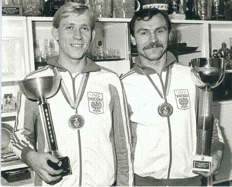 Fot. 37. Mistrz i wicemistrz Europy w szabli z 1982 r. Od lewej Andrzej Kostrzewa (srebrny medalista), Tadeusz Piguła (złoty medalista)