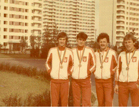 Fot.48. Brązowi medaliści drużynowego turnieju olimpijskiego we florecie w Moskwie w 1980 r. od lewej: Marian Sypniewski, Adam Robak, Lech Koziejewski, Bogusław Zych