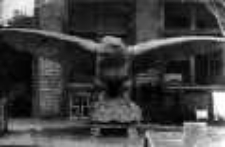 Orzeł zdjęty z pomnika zniszczonego przez Niemc&oacute;w w 1939 roku