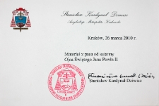 Dokument autentyczności relikwii (materiał z pasa od sutanny) bł. Jana Pawła II wystawiony przez kard. krakowskiego Stanisława Dziwisza